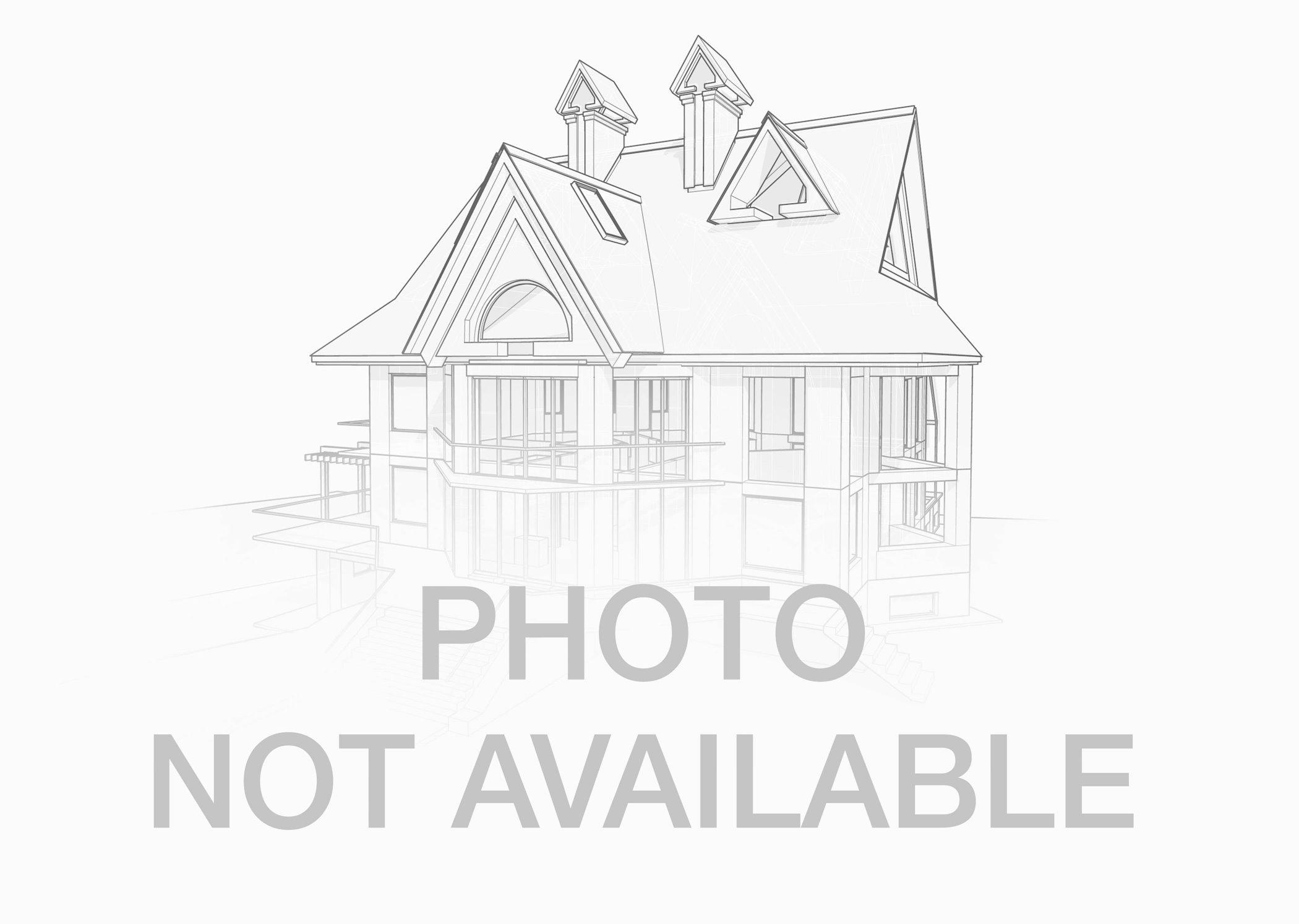 586 Daniels Street 